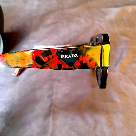Prada Sunglasses SPR 22Y-F size 58 - Picture 1 of 7